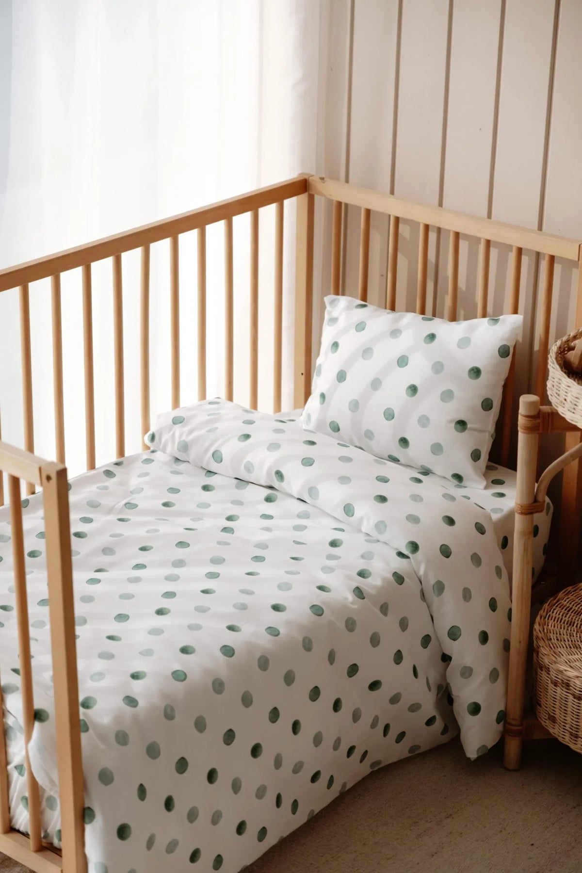 Organic cotton crib bedding set: how to choose safely for your baby