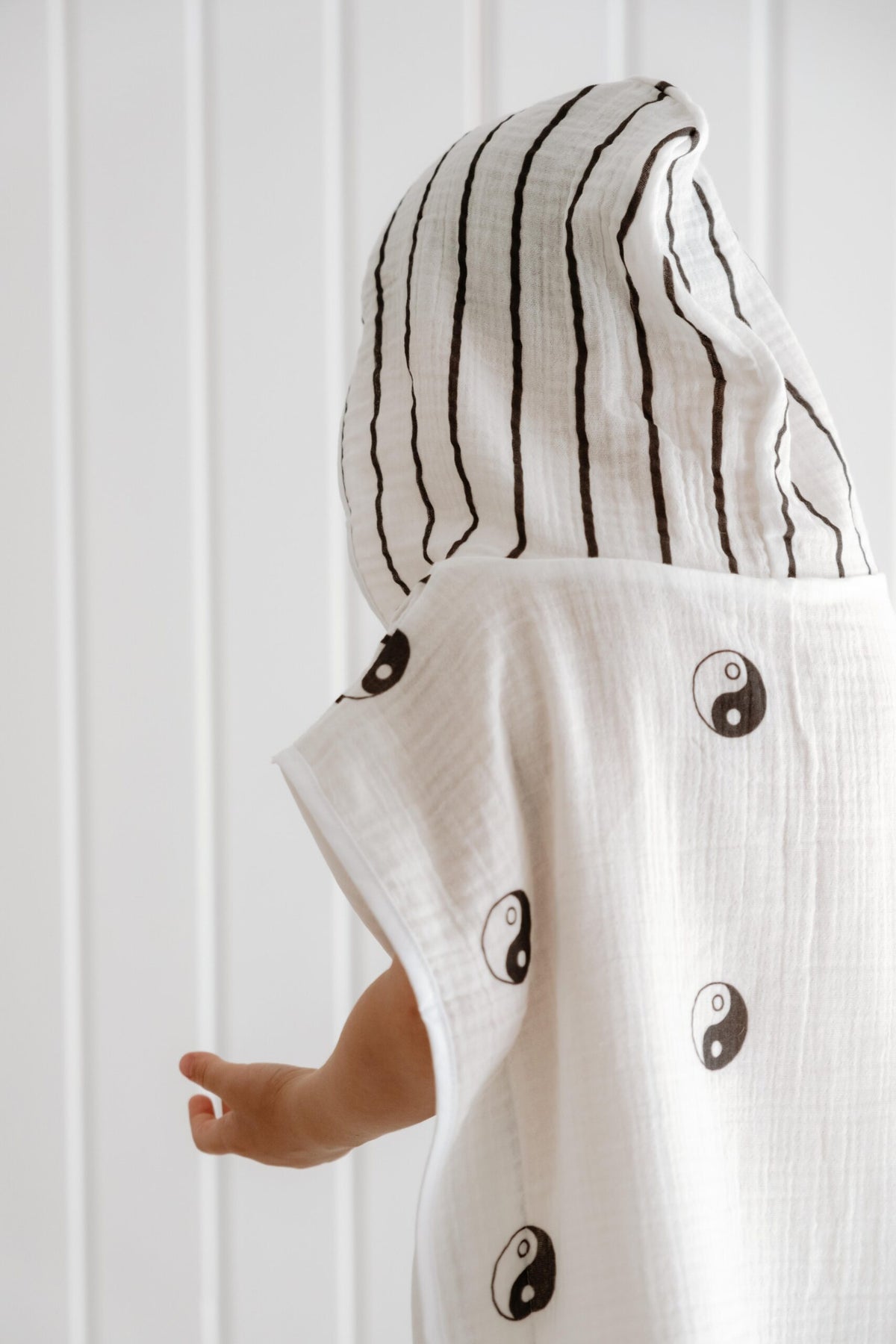 Yinyang Hooded Towel Poncho for Kids product image 3 by Dos Junior