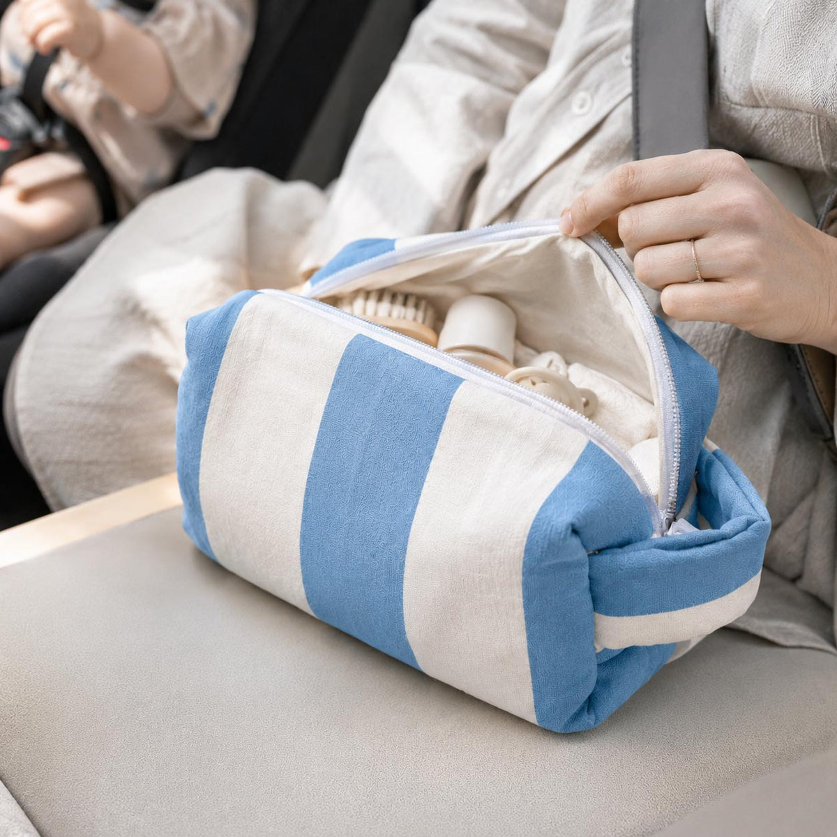 Mom & Baby Blue Diaper Pouch product image 3 by Dos Junior