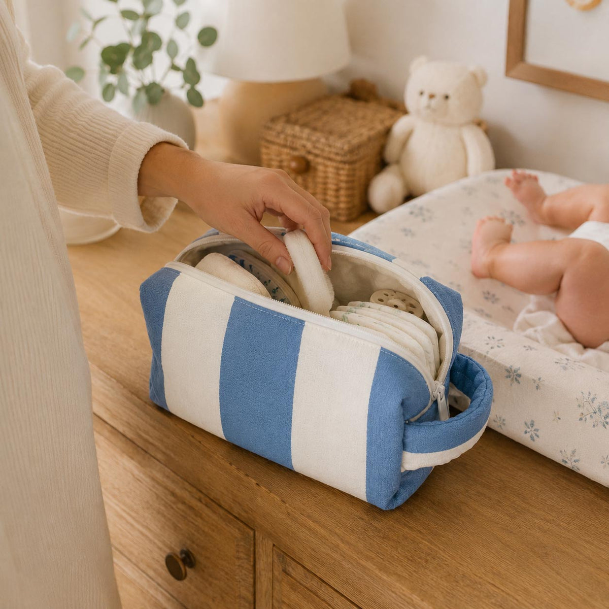 Mom & Baby Blue Diaper Pouch product image 4 by Dos Junior