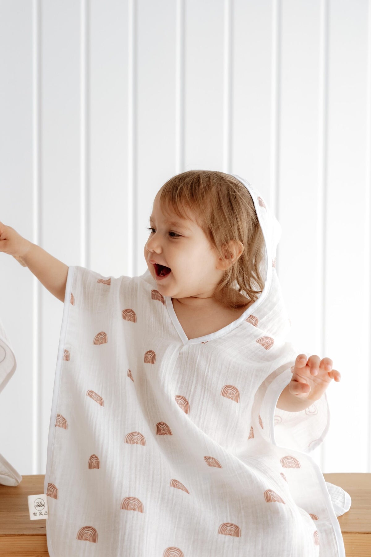 Rainbow Hooded Towel Poncho for Kids product image 3 by Dos Junior
