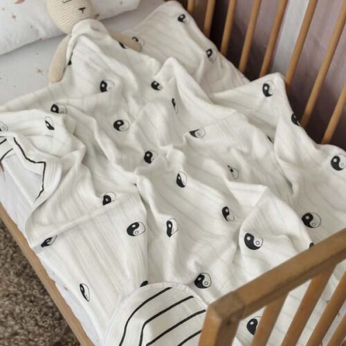 Yin Yang Muslin Blanket (2)