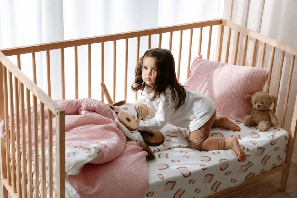 Organic crib bed sheets