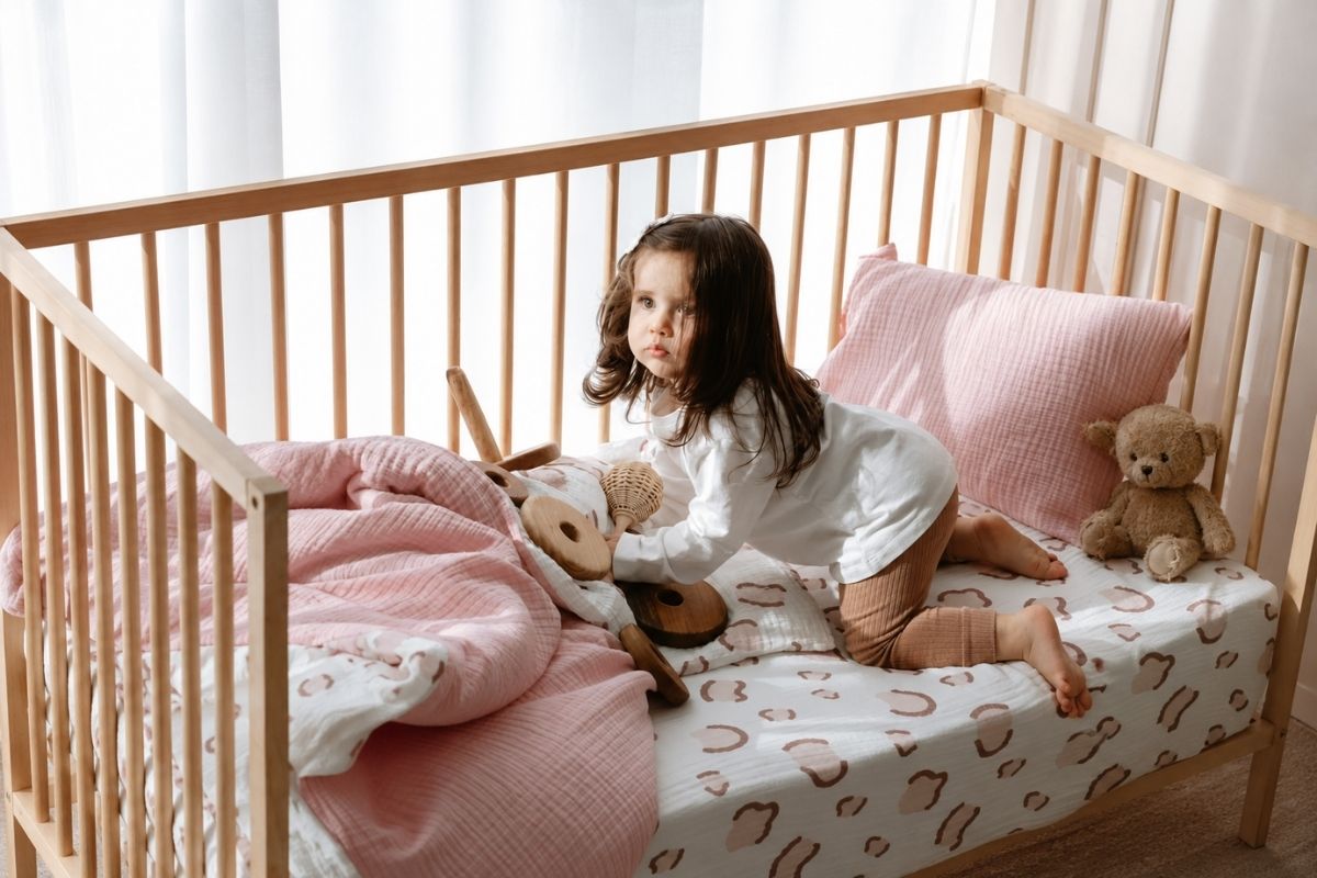 Organic crib bed sheets